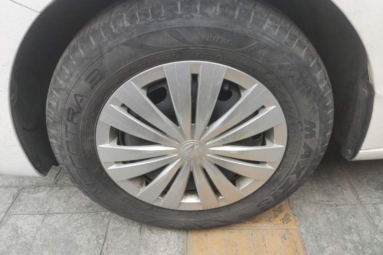 Used Volkswagen Santana 2021 1.5L Manual Fashion Edition Left Front Wheel Hub