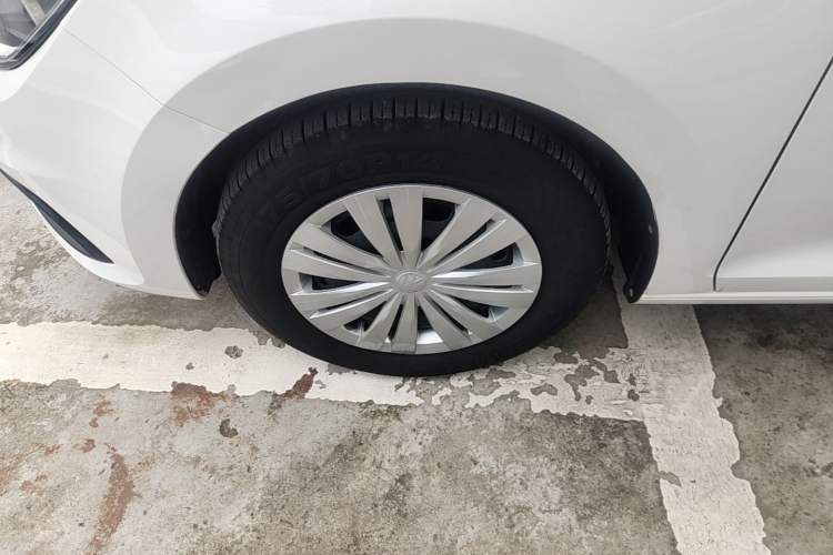 Used Volkswagen Santana 2021 1.5L Manual Fashion Edition Left Front Wheel Hub