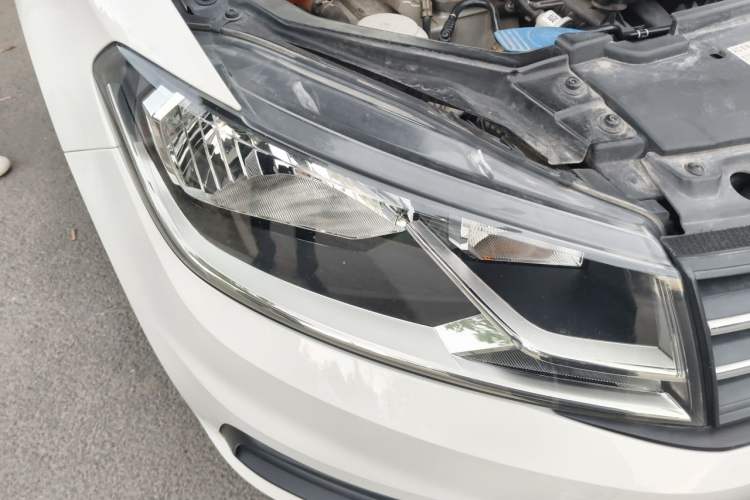Used Volkswagen Santana 2021 1.5L Automatic Fashion Edition Right Front Headlight