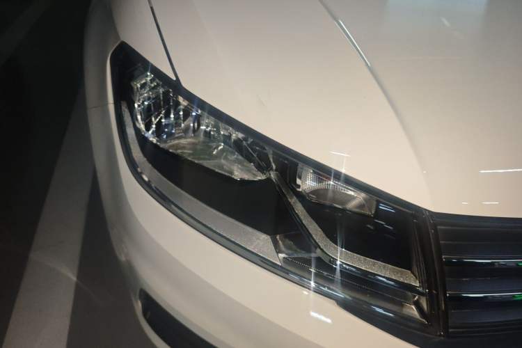Used Volkswagen Santana 2021 1.5L Manual Fashion Edition Right Front Headlight
