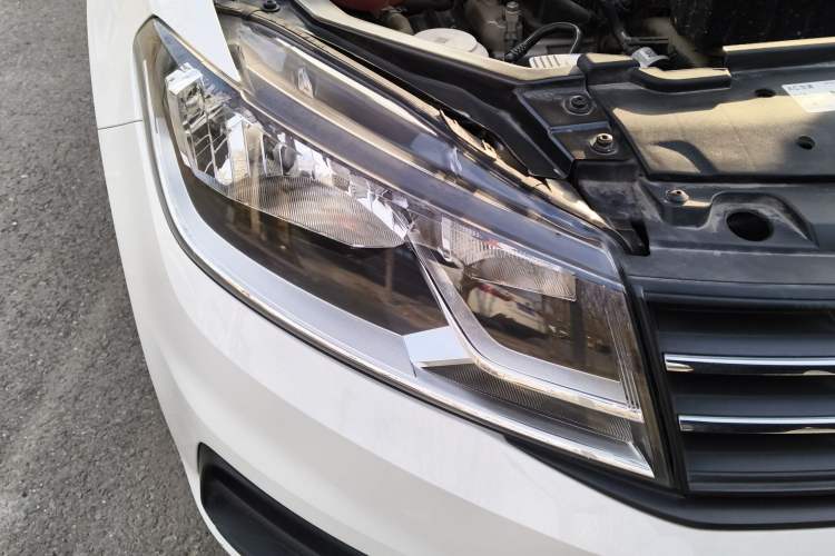 Used Volkswagen Santana 2021 1.5L Manual Fashion Edition Right Front Headlight