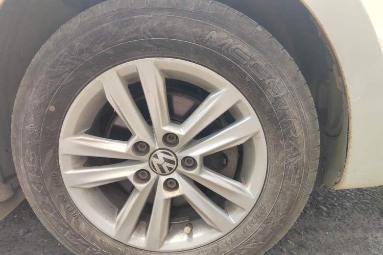 Used Volkswagen Santana 2021 1.5L Manual Fashion Edition Right Front Wheel Hub