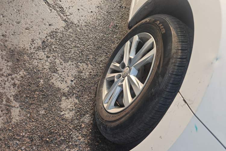 Used Volkswagen Santana 2021 1.5L Automatic Fashion Edition Right Front Wheel Hub
