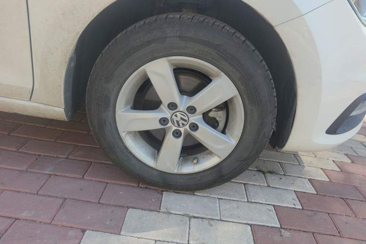 Used Volkswagen Santana 2021 1.5L Manual Fashion Edition Right Front Wheel Hub