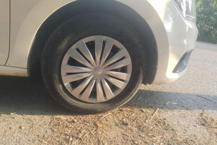 Used Volkswagen Santana 2021 1.5L Manual Fashion Edition Right Front Wheel Hub