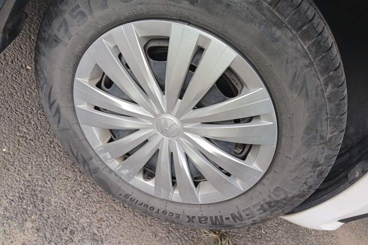Used Volkswagen Santana 2021 1.5L Manual Fashion Edition Right Front Wheel Hub