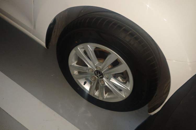 Used Volkswagen Santana 2021 1.5L Manual Fashion Edition Right Front Wheel Hub
