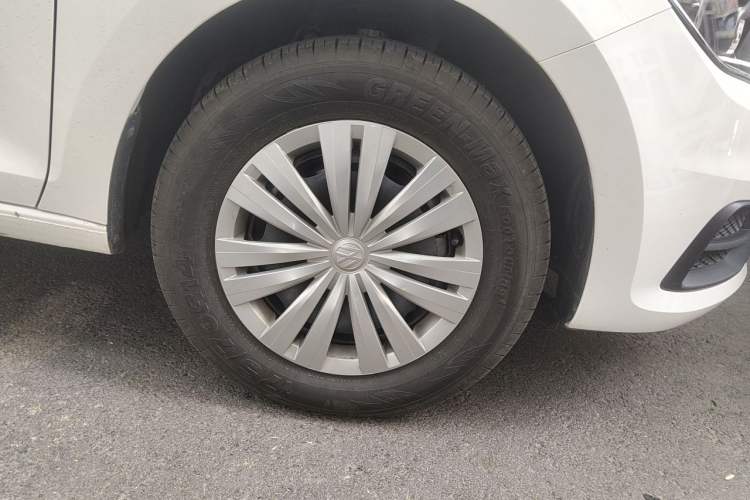 Used Volkswagen Santana 2021 1.5L Manual Fashion Edition Right Front Wheel Hub