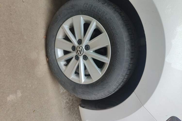 Used Volkswagen Santana 2021 1.5L Manual Fashion Edition Right Front Wheel Hub