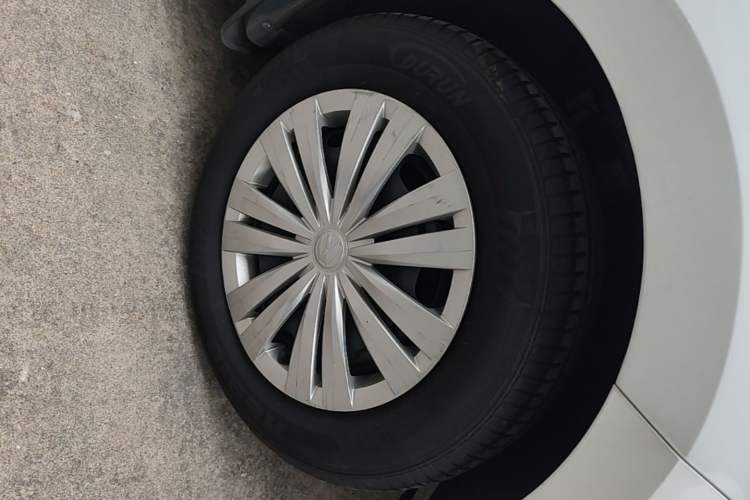 Used Volkswagen Santana 2021 1.5L Automatic Fashion Edition Right Front Wheel Hub