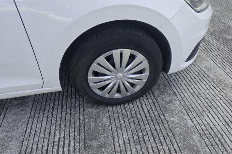 Used Volkswagen Santana 2021 1.5L Automatic Fashion Edition Right Front Wheel Hub
