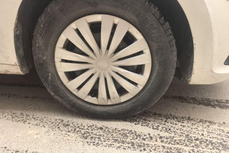 Used Volkswagen Santana 2021 1.5L Manual Fashion Edition Right Front Wheel Hub