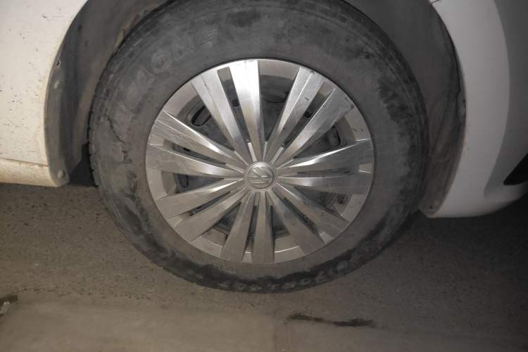 Used Volkswagen Santana 2021 1.5L Manual Fashion Edition Right Front Wheel Hub