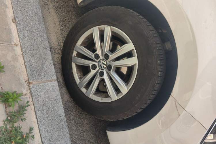 Used Volkswagen Santana 2021 1.5L Manual Fashion Edition Right Front Wheel Hub