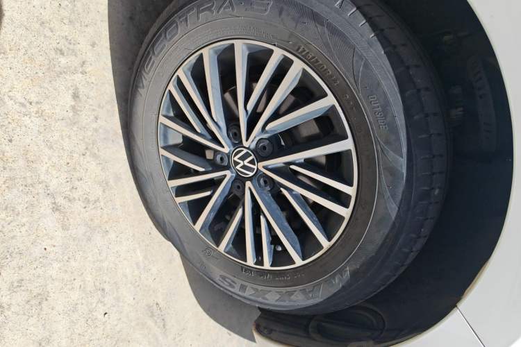 Used Volkswagen Santana 2021 1.5L Manual Fashion Edition Right Front Wheel Hub