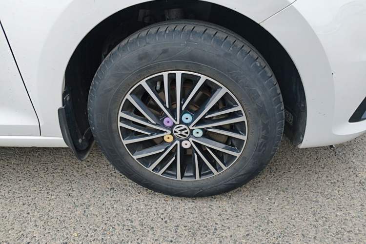 Used Volkswagen Santana 2021 1.5L Manual Fashion Edition Right Front Wheel Hub