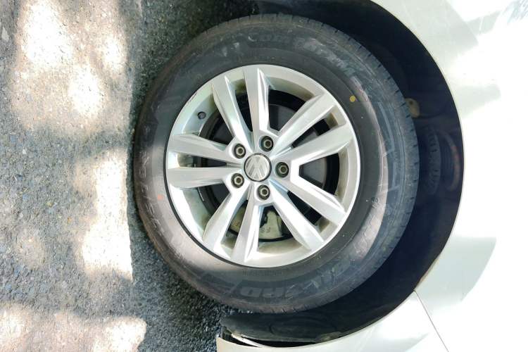 Used Volkswagen Santana 2021 1.5L Manual Fashion Edition Right Front Wheel Hub