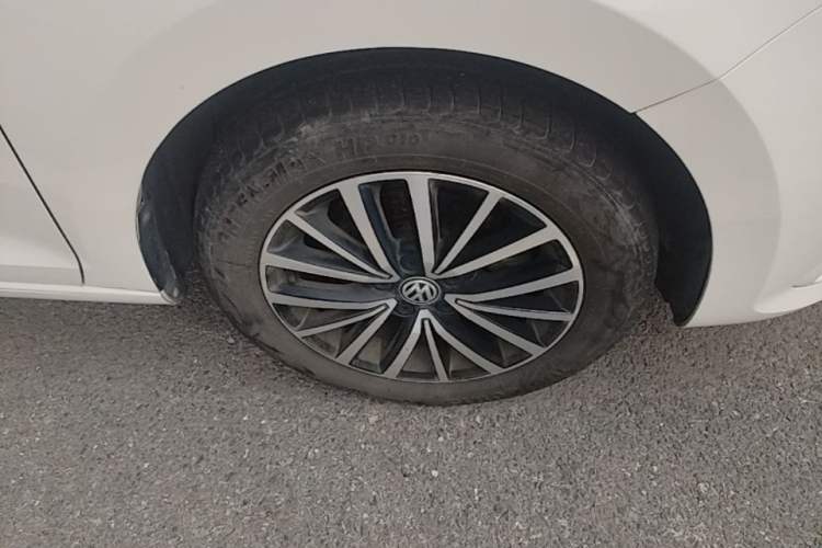 Used Volkswagen Santana 2021 1.5L Automatic Comfort Edition Right Front Wheel Hub
