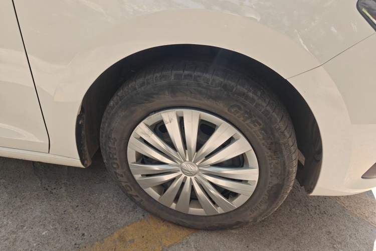 Used Volkswagen Santana 2021 1.5L Manual Fashion Edition Right Front Wheel Hub