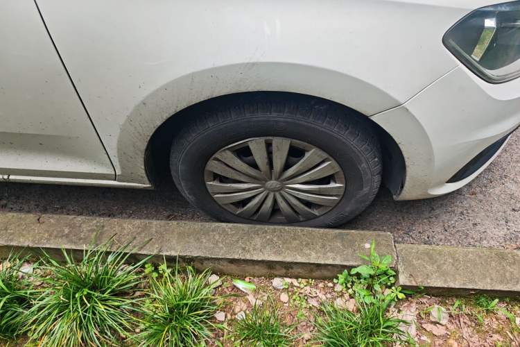 Used Volkswagen Santana 2021 1.5L Manual Fashion Edition Right Front Wheel Hub