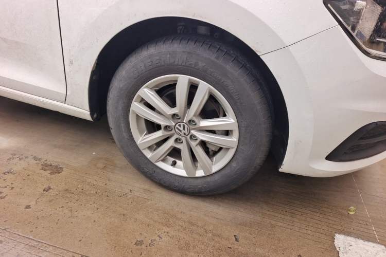 Used Volkswagen Santana 2021 1.5L Manual Fashion Edition Right Front Wheel Hub