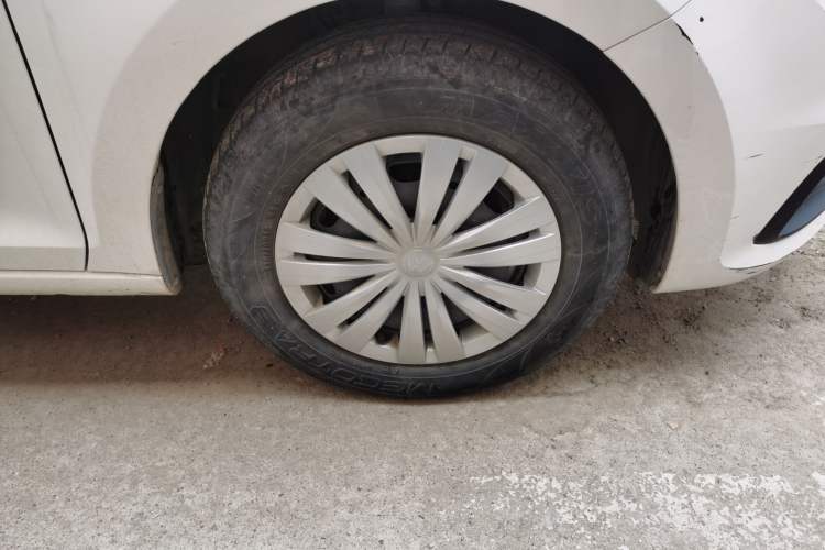 Used Volkswagen Santana 2021 1.5L Manual Fashion Edition Right Front Wheel Hub