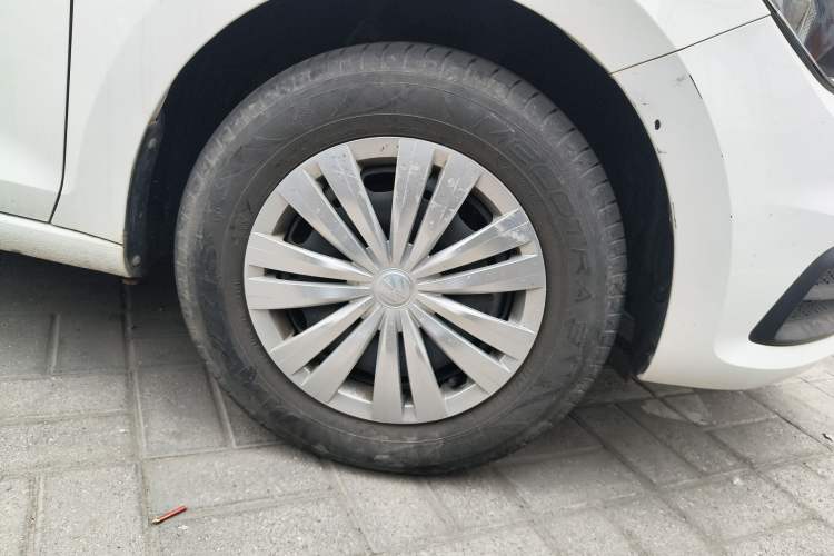 Used Volkswagen Santana 2021 1.5L Manual Fashion Edition Right Front Wheel Hub