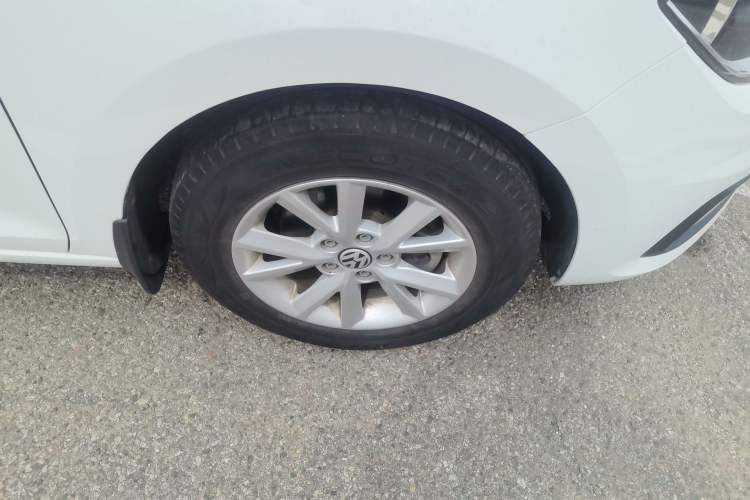 Used Volkswagen Santana 2021 1.5L Manual Fashion Edition Right Front Wheel Hub