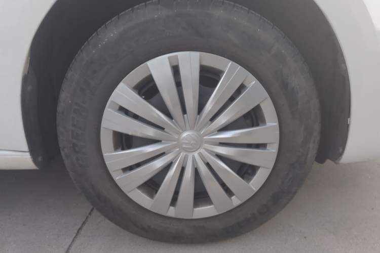 Used Volkswagen Santana 2021 1.5L Manual Fashion Edition Right Front Wheel Hub
