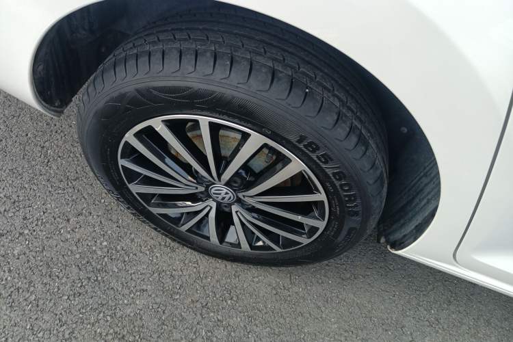 Used Volkswagen Santana 2021 1.5L Automatic Comfort Edition Right Rear Wheel Hub