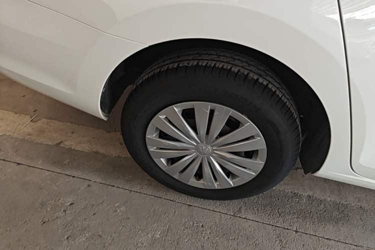 Used Volkswagen Santana 2021 1.5L Manual Fashion Edition Right Rear Wheel Hub