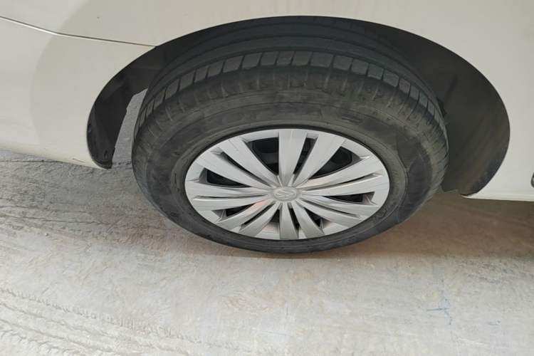 Used Volkswagen Santana 2021 1.5L Manual Fashion Edition Right Rear Wheel Hub