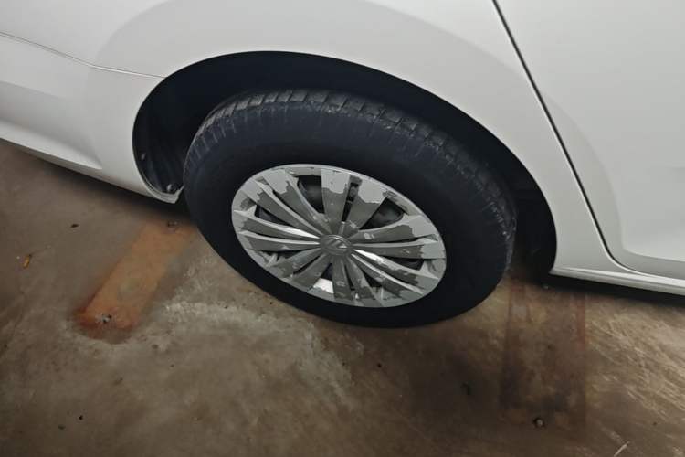 Used Volkswagen Santana 2021 1.5L Manual Fashion Edition Right Rear Wheel Hub