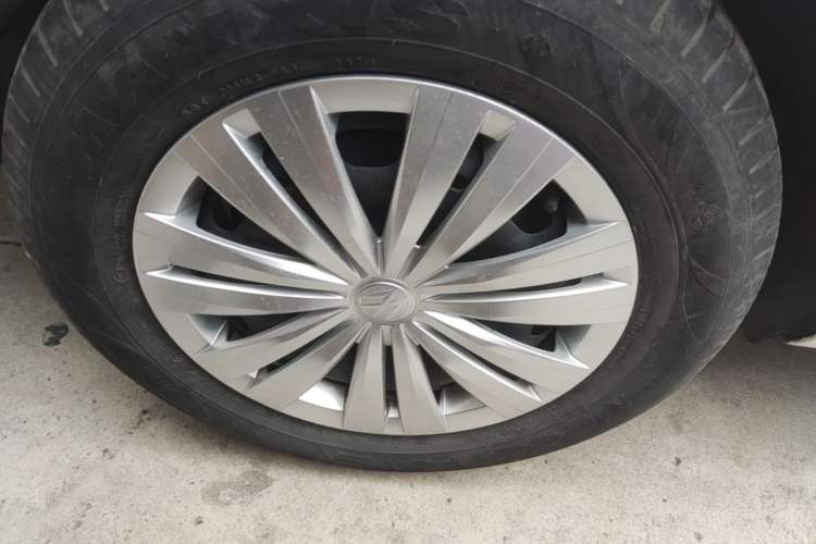 Used Volkswagen Santana 2021 1.5L Manual Fashion Edition Right Rear Wheel Hub
