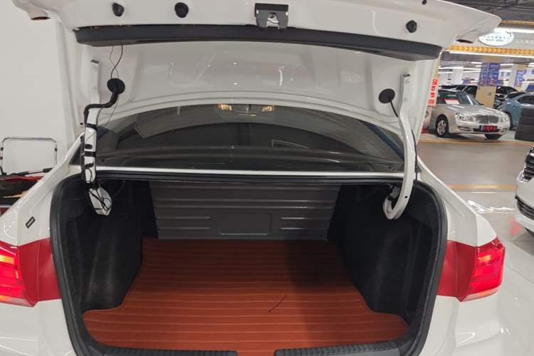 Used Volkswagen Santana 2021 1.5L Automatic Fashion Edition Trunk