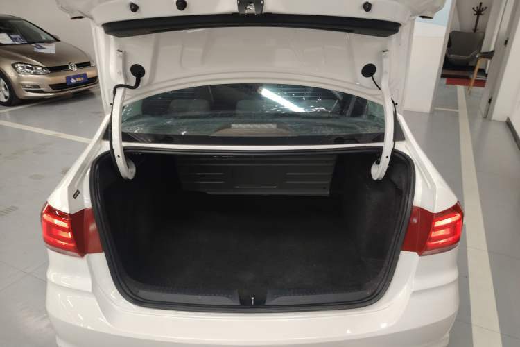 Used Volkswagen Santana 2021 1.5L Manual Fashion Edition Trunk