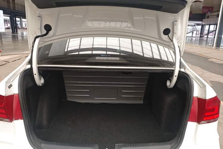 Used Volkswagen Santana 2021 1.5L Automatic Fashion Edition Trunk