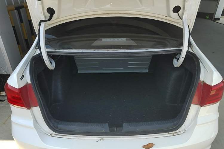 Used Volkswagen Santana 2021 1.5L Manual Fashion Edition Trunk