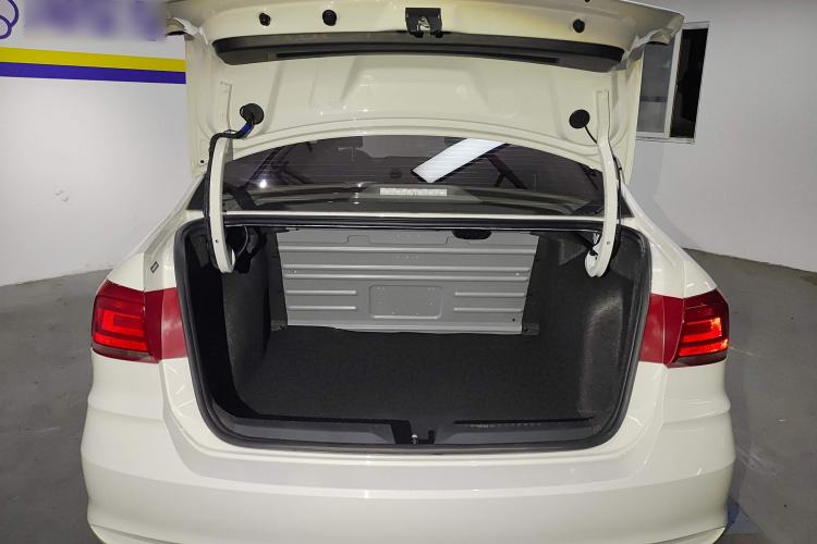 Used Volkswagen Santana 2021 1.5L Automatic Fashion Edition Trunk