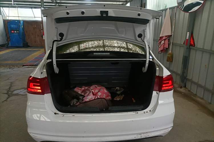 Used Volkswagen Santana 2021 1.5L Automatic Fashion Edition Trunk