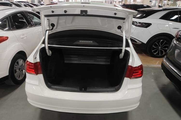 Used Volkswagen Santana 2021 1.5L Manual Fashion Edition Trunk