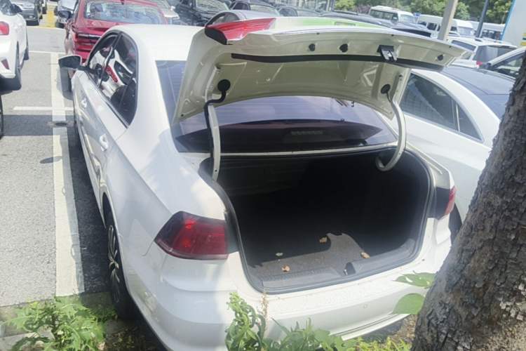 Used Volkswagen Santana 2021 1.5L Automatic Comfort Edition Trunk