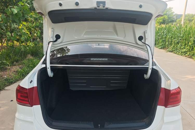 Used Volkswagen Santana 2021 1.5L Automatic Fashion Edition Trunk