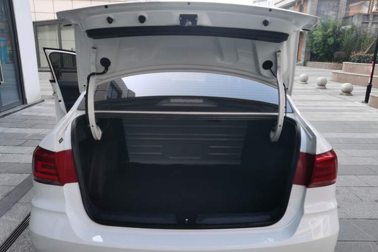 Used Volkswagen Santana 2021 1.5L Manual Fashion Edition Trunk