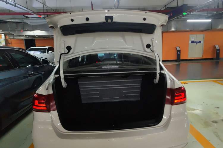 Used Volkswagen Santana 2021 1.5L Manual Fashion Edition Trunk
