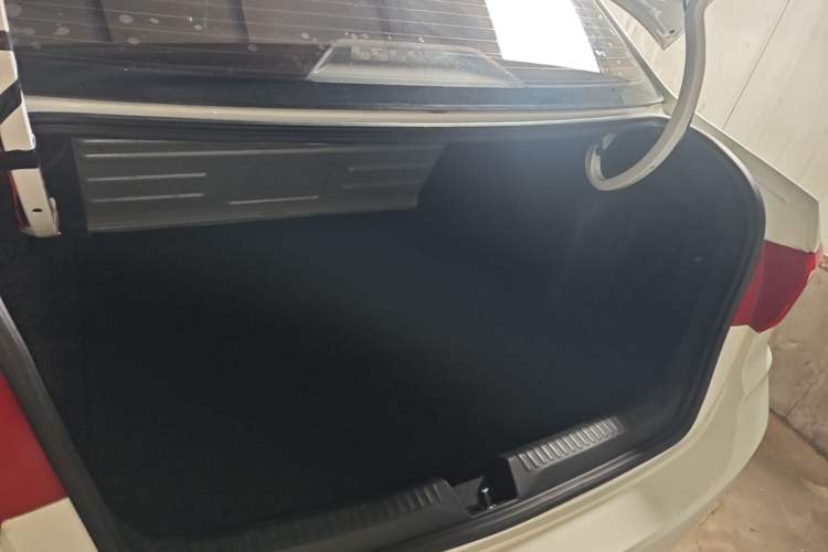 Used Volkswagen Santana 2021 1.5L Manual Fashion Edition Trunk