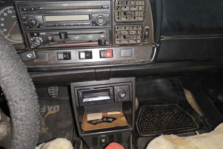 Used Volkswagen Santana Classic 2004 1.8L Standard Edition Audio And AC Panel