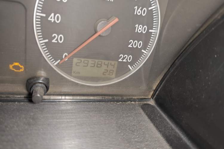 Used Volkswagen Santana Classic 2004 1.8L Standard Edition Odometer Close Up