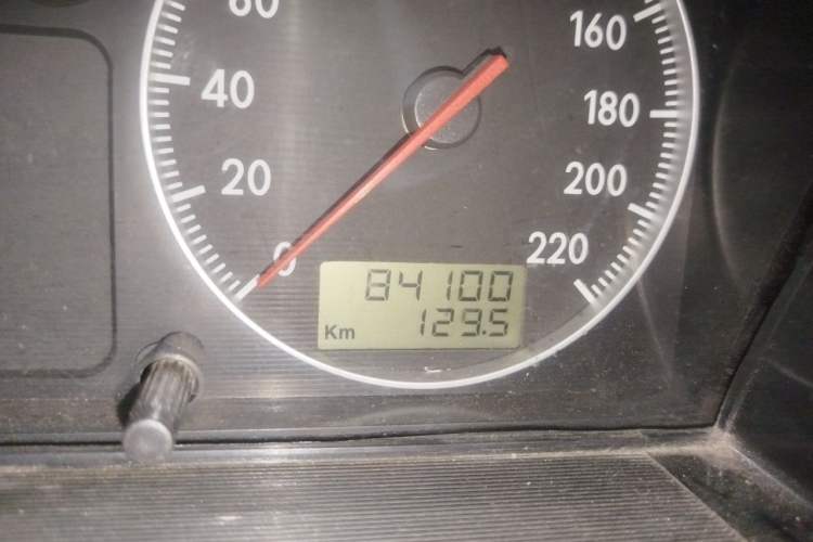 Used Volkswagen Santana Classic 2004 1.8L Standard Edition Odometer Close Up