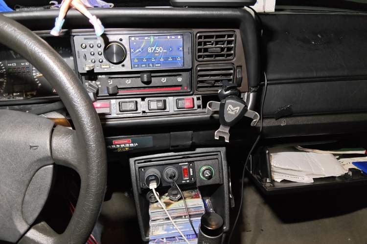 Used Volkswagen Santana Classic 2006 1.8L Touring Deluxe Model Audio And AC Panel